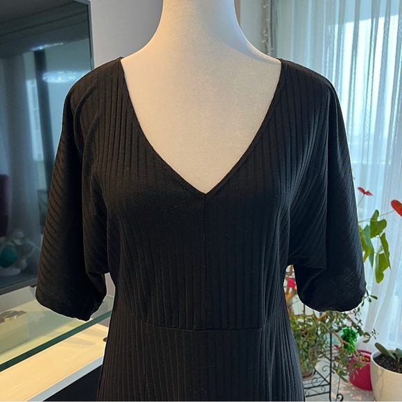 Rolla Coster Plunging Black Wrap Dress with
Flutter Sleeve Size: L - Picture 3 of 16